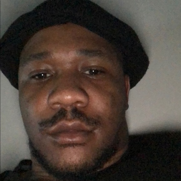 Meet your Posher, Tay - Picture 1 of 1